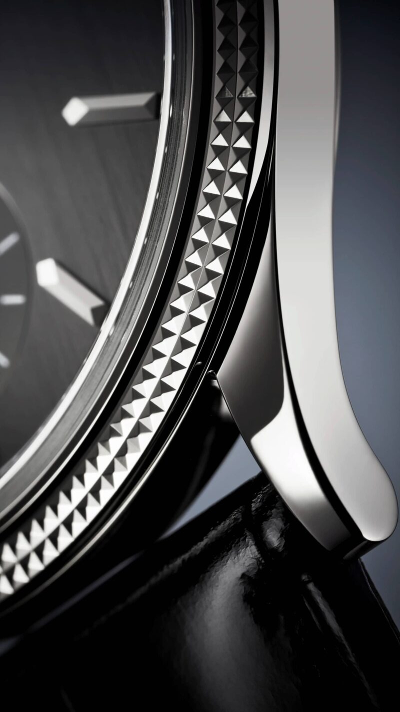 Close side view of the Calatrava 6119G hobnail bezel and polished case