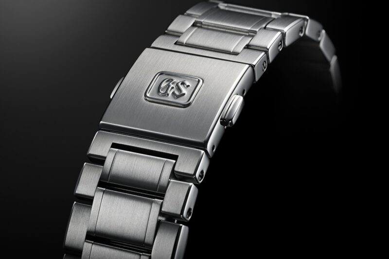 Folding clasp of the Grand Seiko SLGH005 bracelet