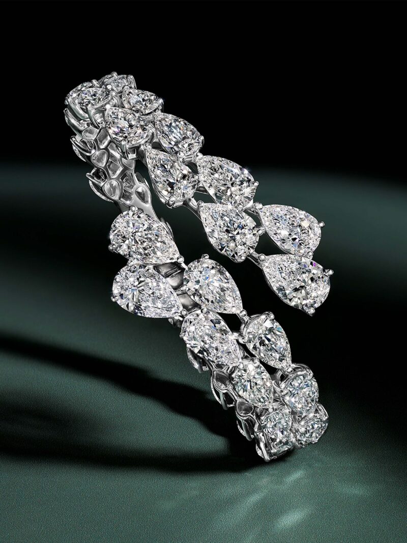 Graff emerald and diamond high jewellery necklace detail