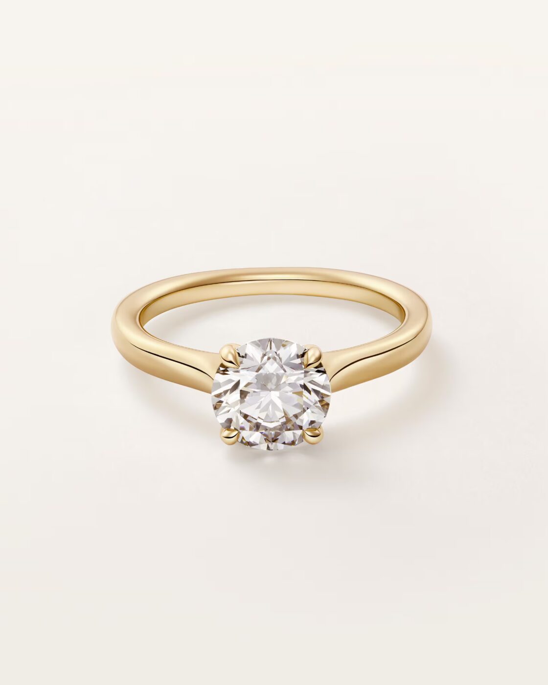 Top-down view of the Cartier Solitaire 1895 round brilliant engagement ring showcasing the four claws and diamond table