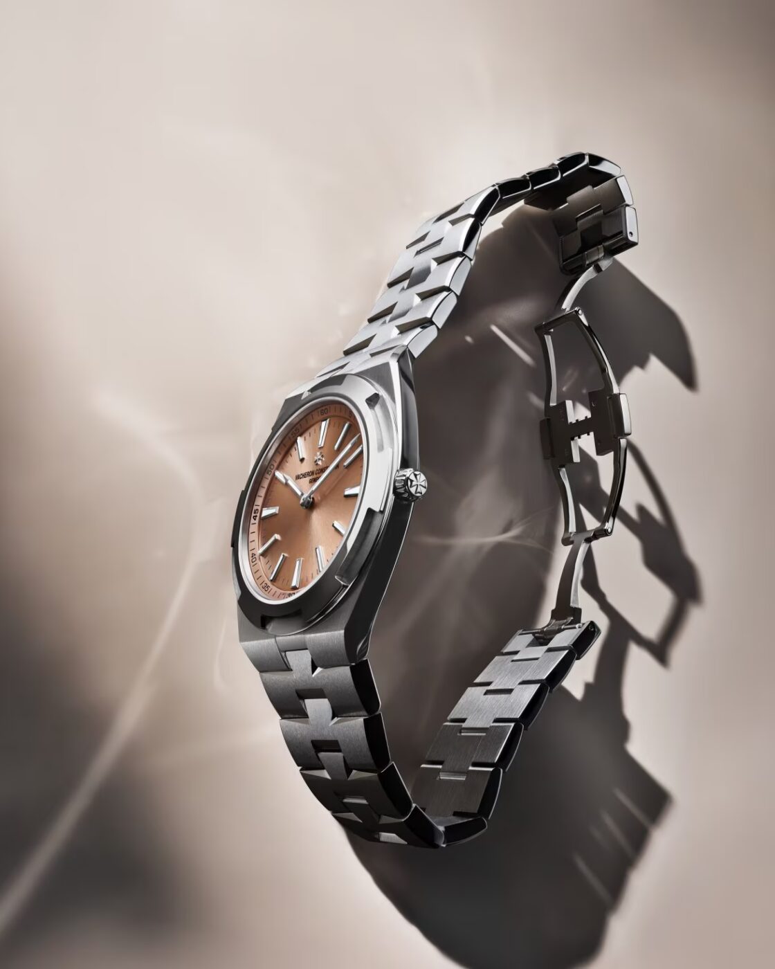 Vacheron Constantin Overseas Self-Winding Ultra-Thin salmon dial hero image