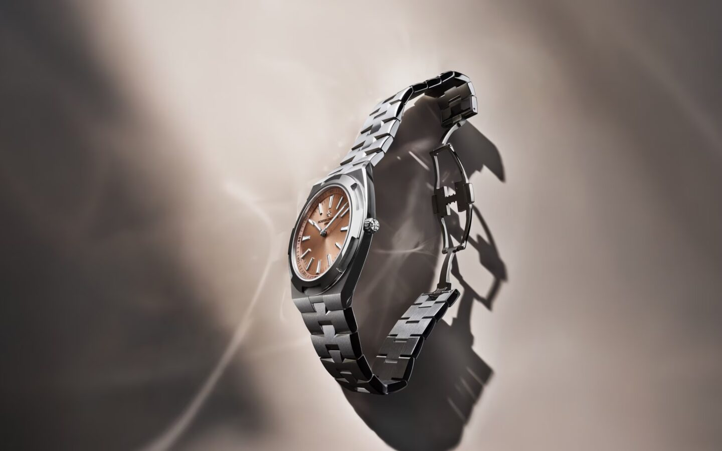 Vacheron Constantin Overseas Self-Winding Ultra-Thin salmon dial hero image
