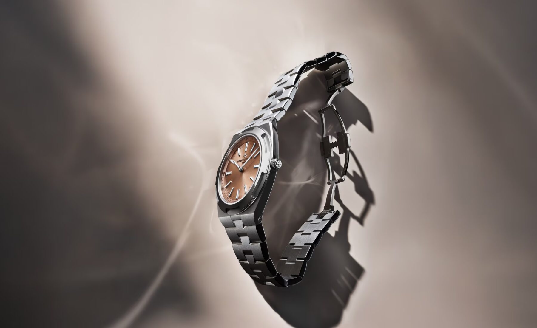 Vacheron Constantin Overseas Self-Winding Ultra-Thin salmon dial hero image