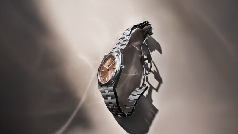 Vacheron Constantin Overseas Self-Winding Ultra-Thin salmon dial hero image