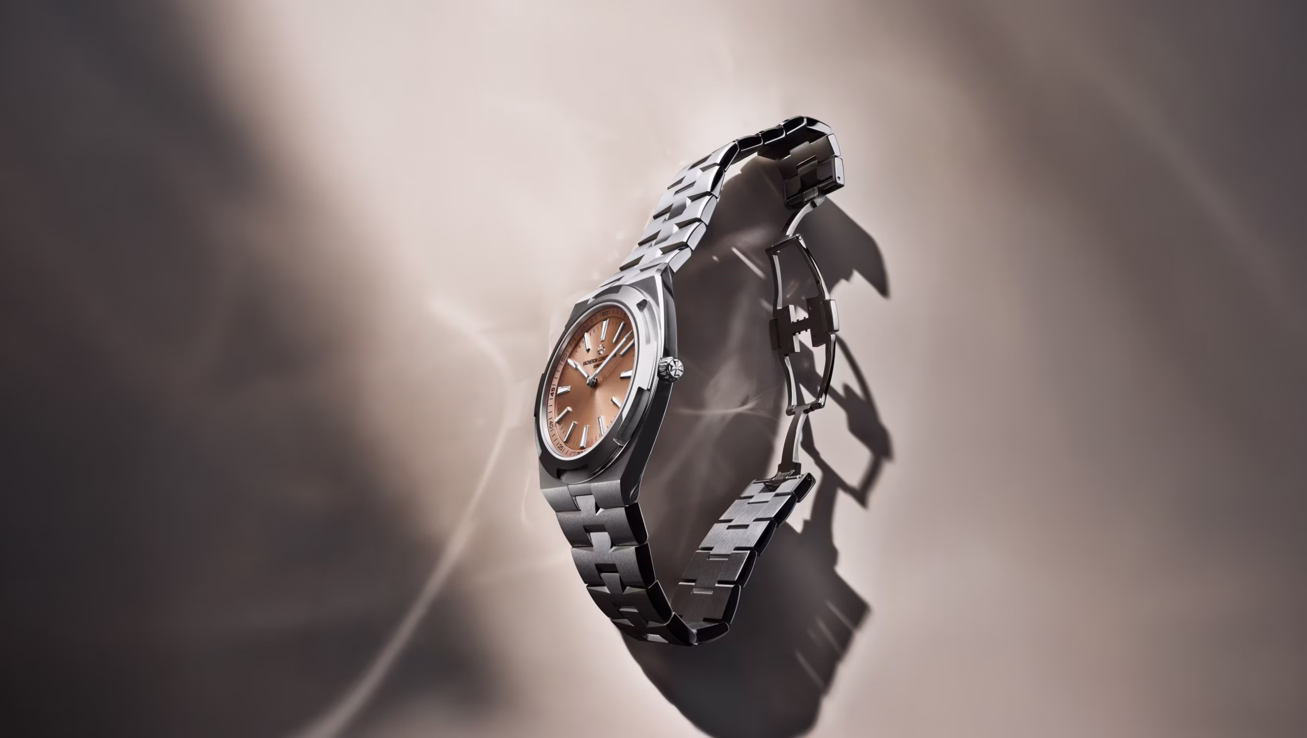 Vacheron Constantin Overseas Self-Winding Ultra-Thin salmon dial hero image