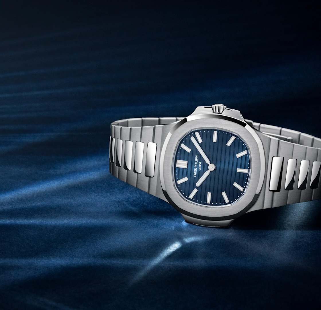 Patek Philippe Nautilus 50th Anniversary low profile bracelet view