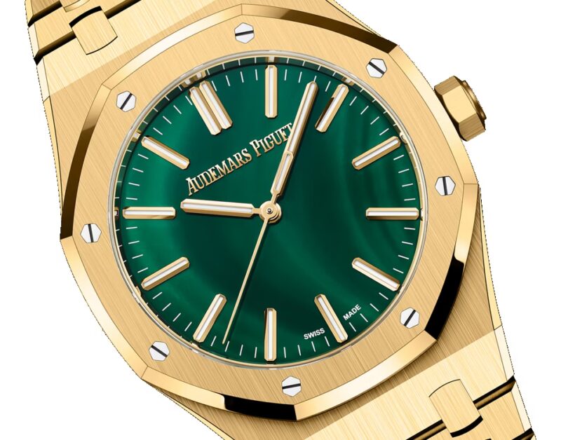 Audemars Piguet Royal Oak Malachite diagonal view of dial and case