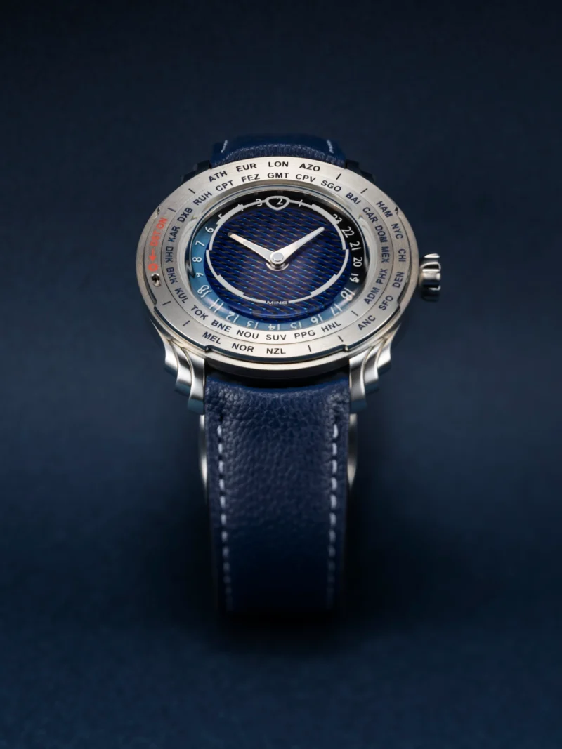 Frontal view of the MING 57.05 Comet on leather