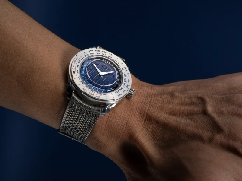 MING 57.05 Comet on Polymesh worn on the wrist