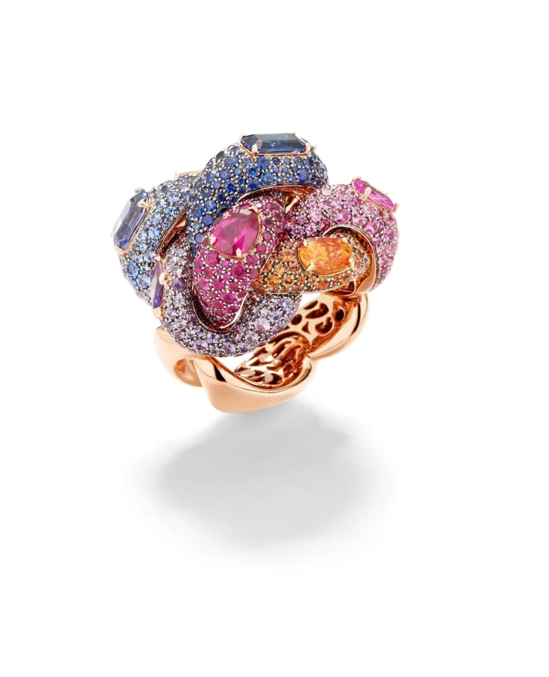 The Intreccio ring combines crossing bands of coloured stones.