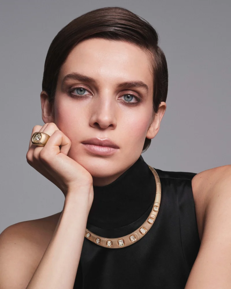 The Byzantine choker and Note di Luce ring, worn.