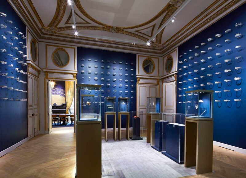 Chaumet jewellery models displayed at 12 Vendôme.