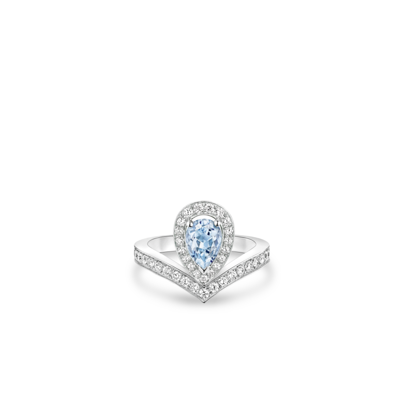 Front view of Chaumet Joséphine aquamarine and diamond ring 083297.