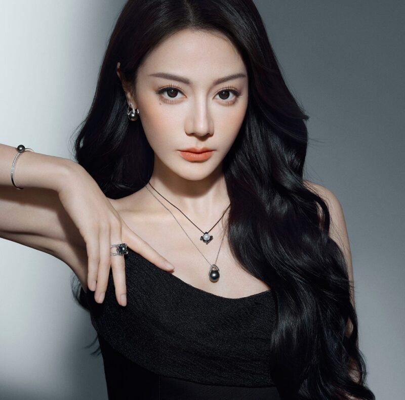 Dilraba wearing Mikimoto M Collection pearl jewellery with a black dress.